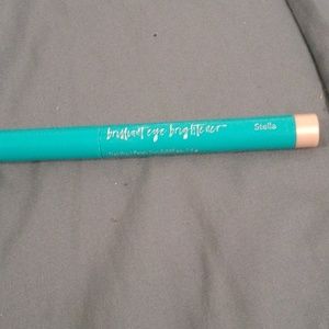 - Brilliant eye brightener Stella shimmer stick